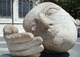 sculpture ecoute by henri miller in paris