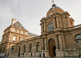 guide of the palais du luxembourg paris