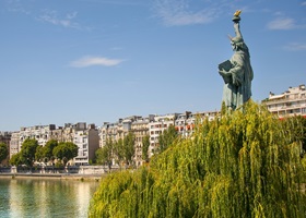 statue of liberty paris ile aux cygnes
