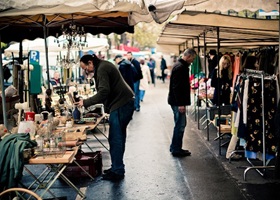 paris flea market of porte de saint-ouen