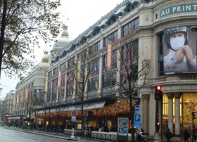 shopping boulevard haussmann in paris