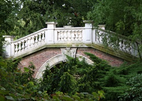 parc monceau paris chinese pagoda