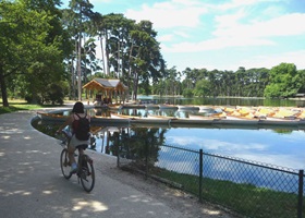 paris bikes renting in bois de vincennes