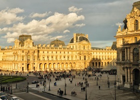 palais du louvre de paris