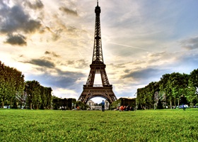 jardin du champs-de-mars paris avec tour eiffel